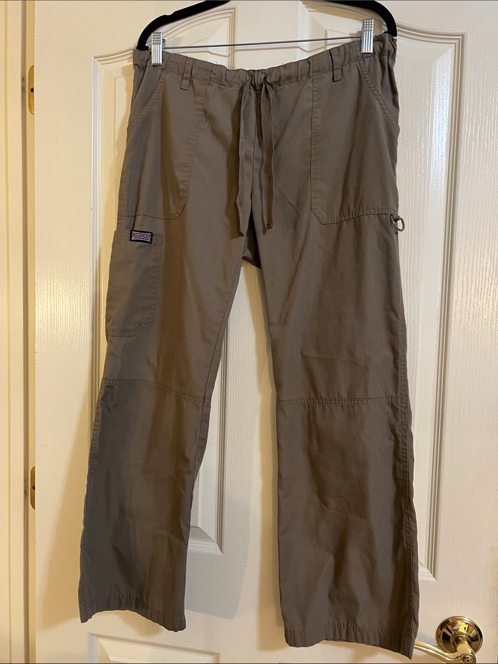 Cherokee  Women’s Cargo Drawstring Scrub Pants Olive/Taupe